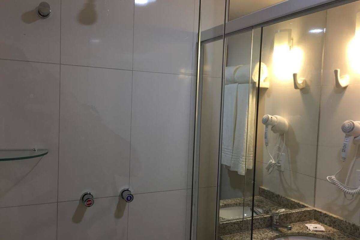 shower, rainfall showerhead, free toiletries, hair dryer