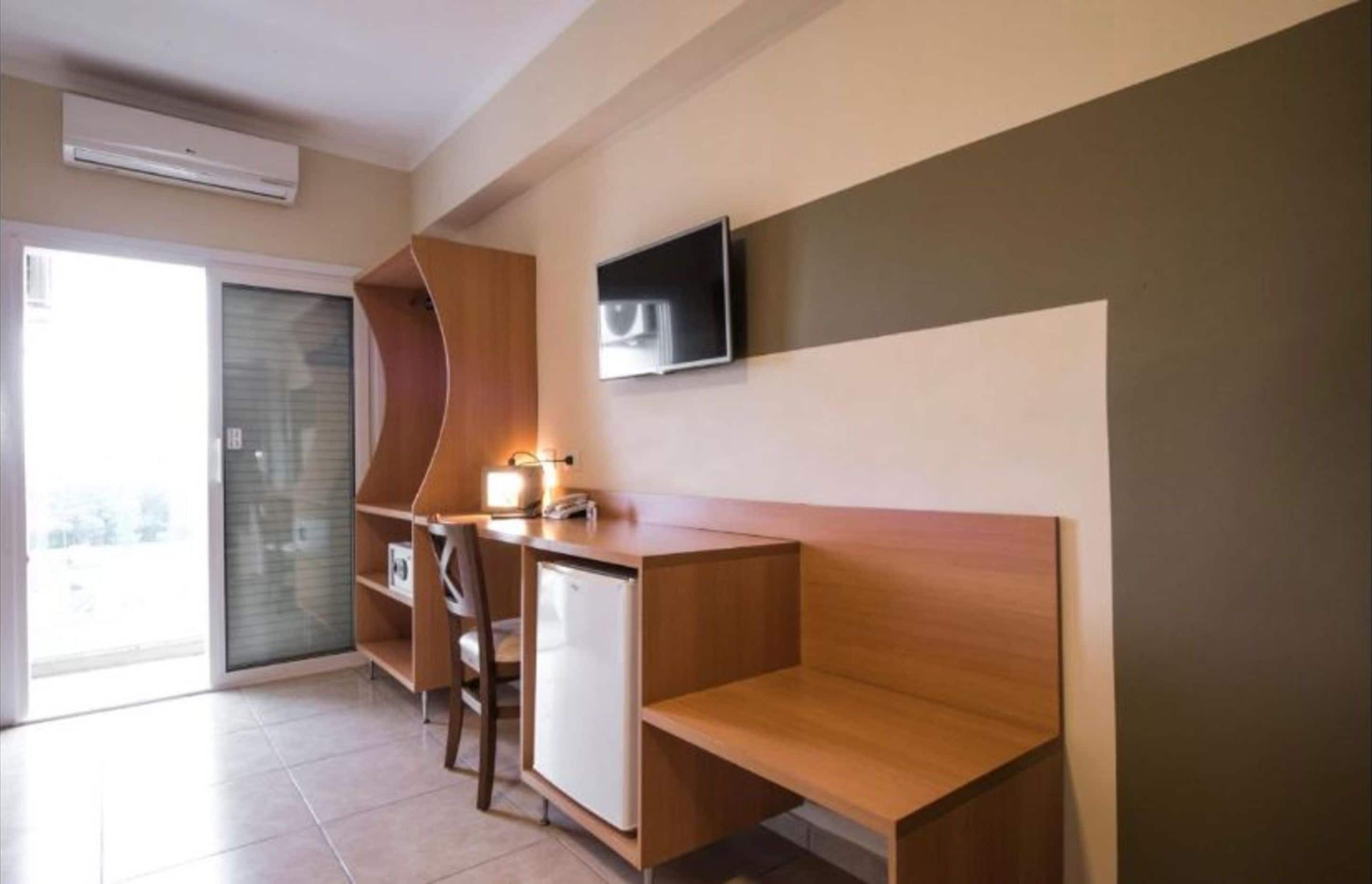 hypo-allergenic bedding, minibar, in-room safe, desk