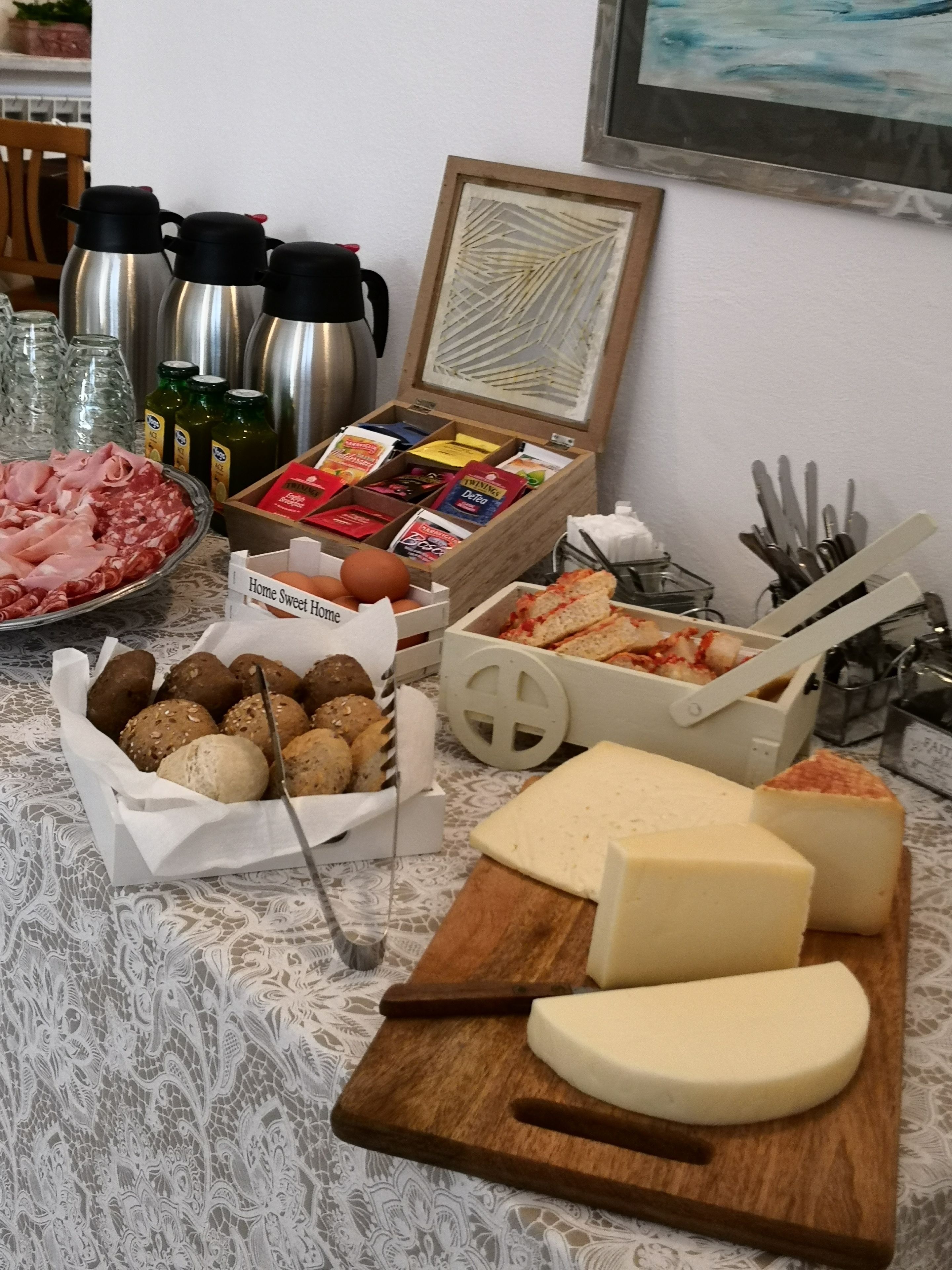 Free daily continental breakfast 