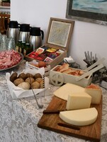 Desayuno continental incluido todos los días 