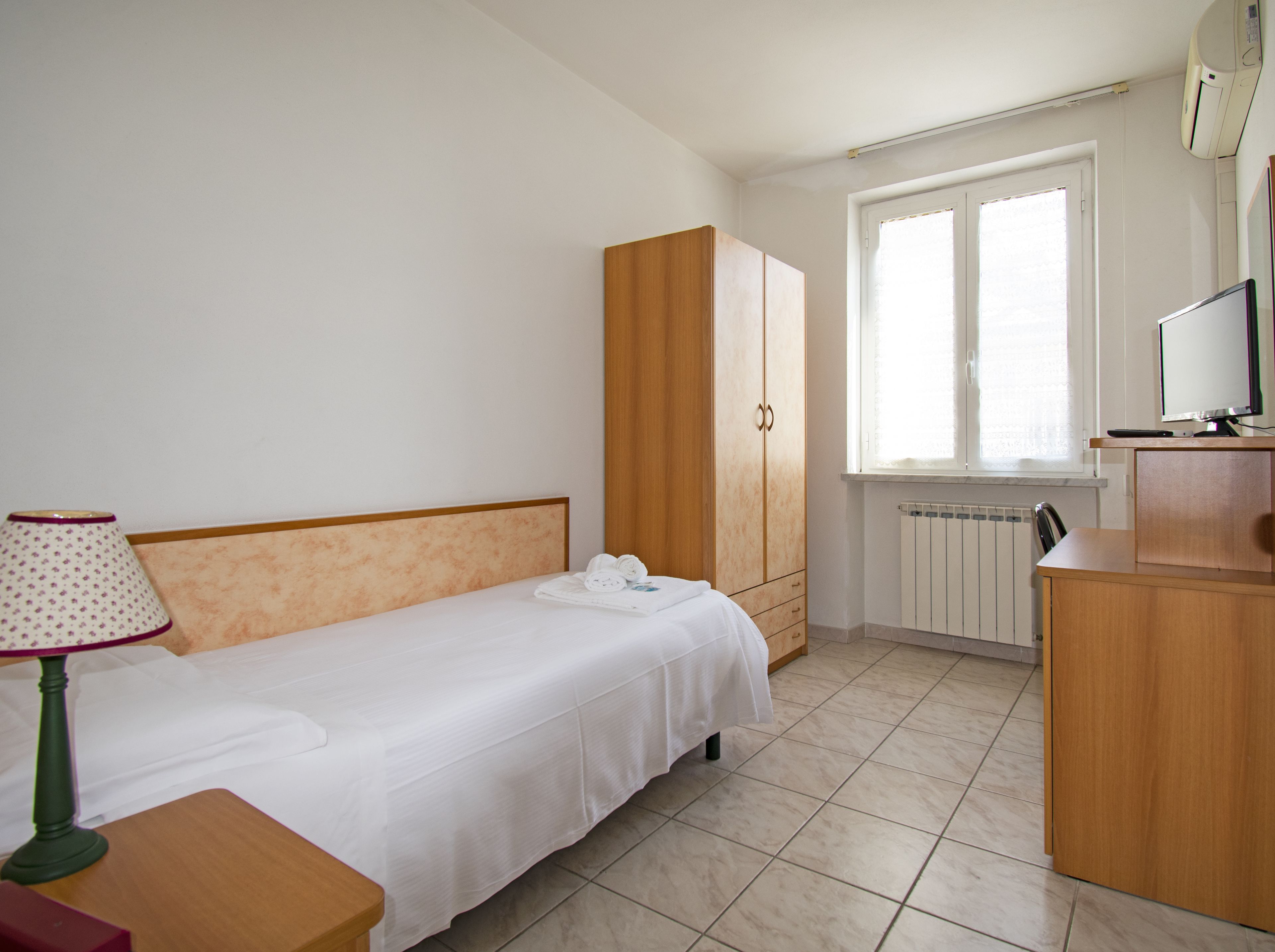 single room, 1 single bed | in-room safe, desk, blackout curtains, cots/infant beds