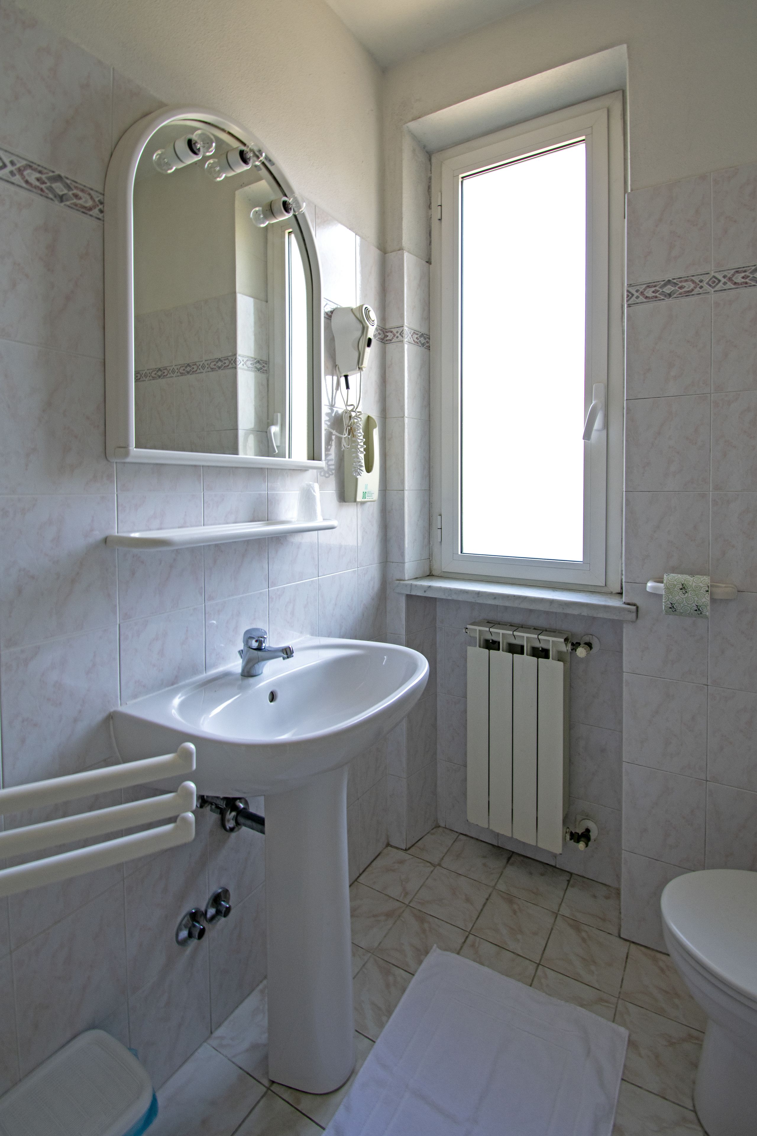 economy single room, 1 single bed | room amenity