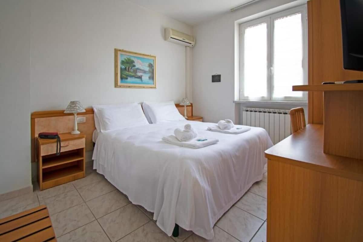 Economy Double Room | In-room safe, desk, blackout drapes, WiFi (free)