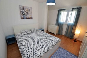 Departamento, varias camas, vista al mar | 2 habitaciones, escritorio, wifi gratis y ropa de cama 