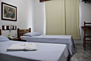 Basic Single Room, 1 Twin Bed | Minibar, blackout drapes, iron/ironing board, free WiFi - Hotel Marambaia (Guaxupé)