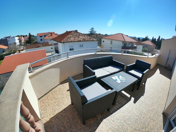 Appartement panoramique, 1 grand lit et 1 canapé-lit, vue sur la ville | Vue de la chambre