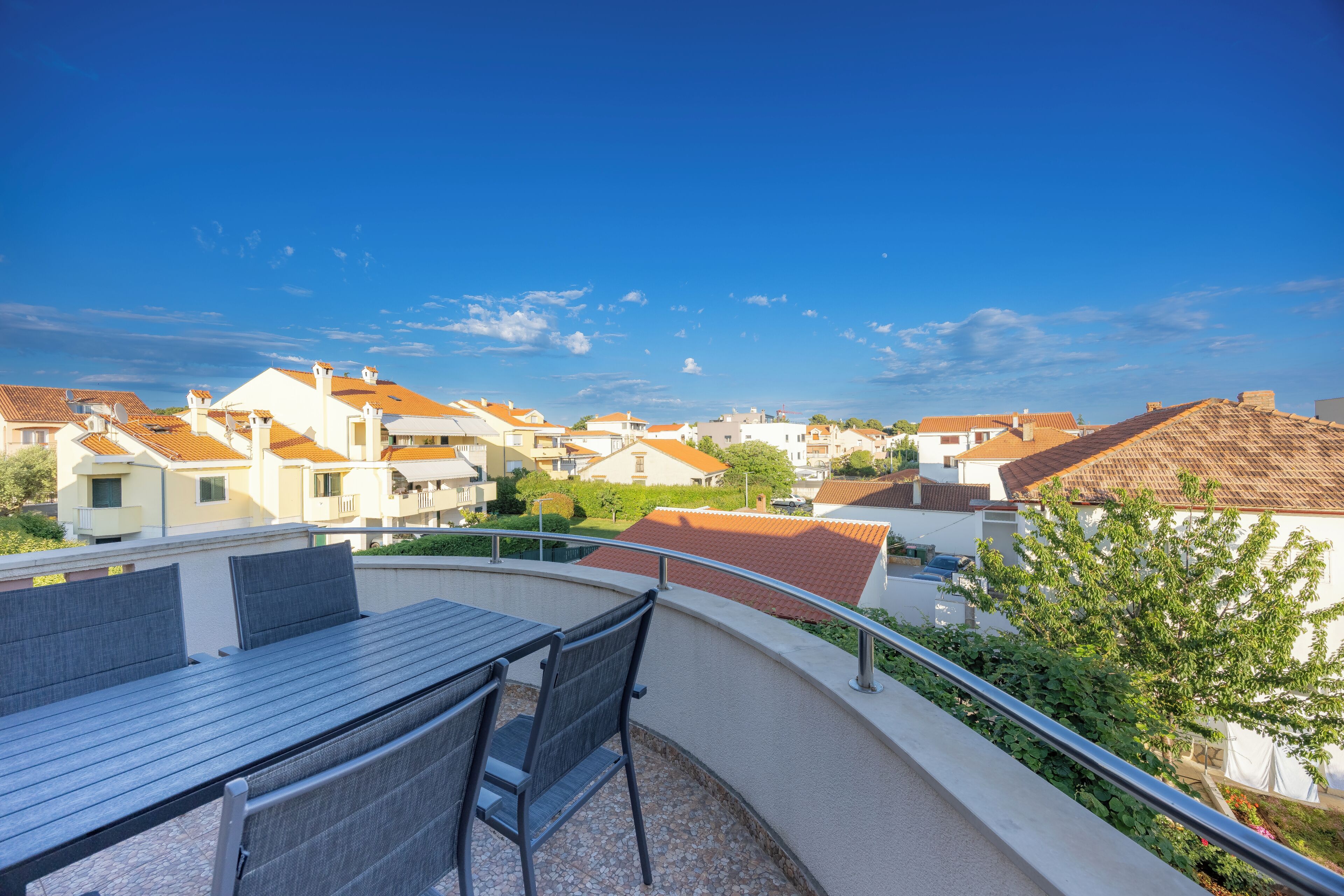Appartamento panoramico, 1 letto queen con divano letto, vista città | Terrazza/patio