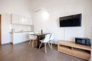全景公寓, 1 张大床和 1 张沙发床, 城市景观 | 起居区 | 平板电视