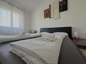 Apartemen Klasik, 1 Tempat Tidur Queen dengan tempat tidur Sofa | Didekorasi berbeda-beda dan dilengkapi dengan perabotan berbeda-beda