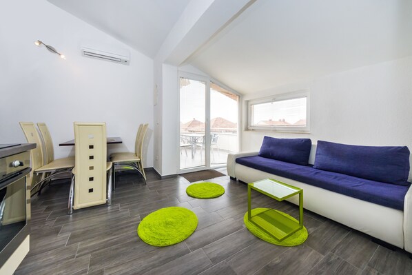 Family Apartment, Multiple Beds, City View | Private kitchenette - Apartments Rotim (Zadar)