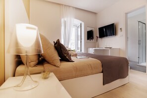 Habitación Deluxe doble, vistas a la ciudad | Ropa de cama de alta calidad, colchones viscoelásticos, minibar