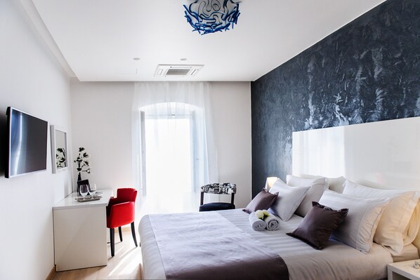 Ropa de cama de alta calidad, colchones con efecto memoria y minibar
