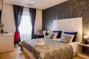 Kahden hengen exclusive-huone, merinäköala | Ylelliset vuodevaatteet, memory foam -patjalliset sängyt, minibaari