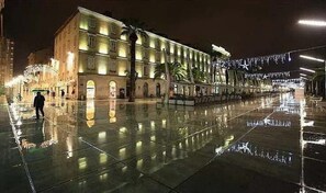 Fachada de la propiedad por la tarde o noche