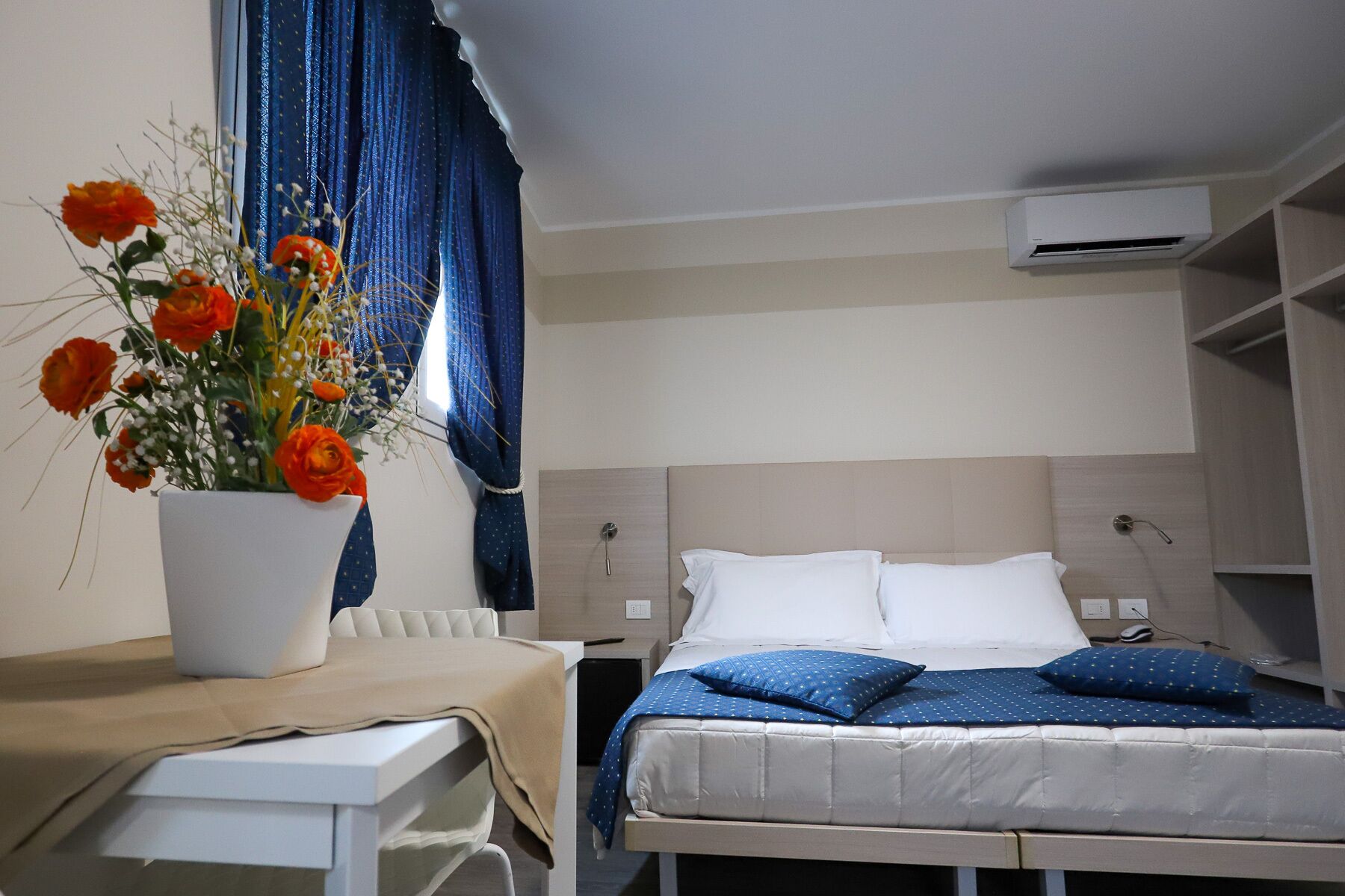 classic studio, 1 queen bed, non smoking, kitchen | down duvets, in-room safe, desk, blackout curtains