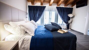 Double Room | Down duvets, in-room safe, desk, blackout curtains