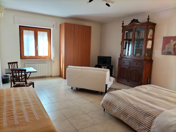 Family Room, Private Bathroom (External) | Down comforters, desk, laptop workspace, iron/ironing board