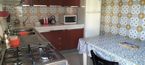 Fridge, microwave
