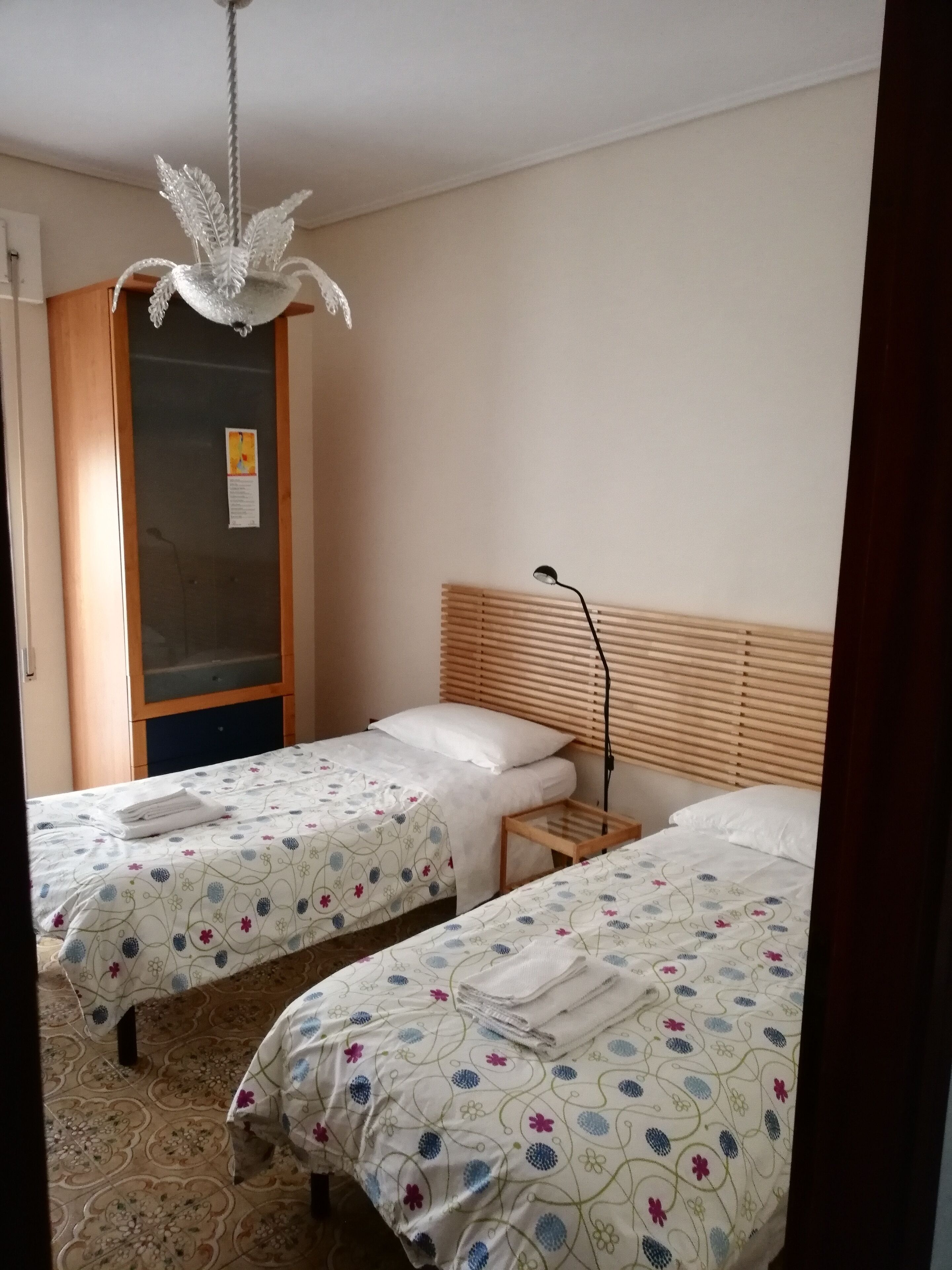 Habitación clásica con 2 camas individuales, baño privado (External) | Edredones de plumas, escritorio, espacio para trabajar con un portátil