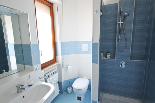 Comfort Triple Room, Private Bathroom | Bathroom