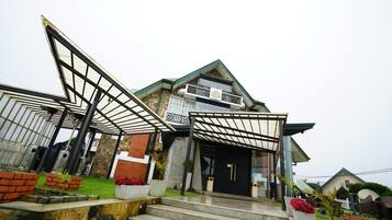 Fachada da propriedade