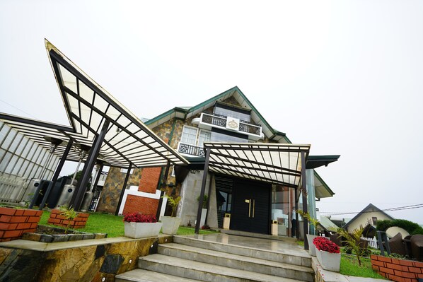 Front of property - Horton Towers & Cottages (Nuwara Eliya)