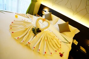 Deluxe Double Room | In-room safe, blackout drapes, iron/ironing board, rollaway beds - Horton Towers & Cottages (Nuwara Eliya)