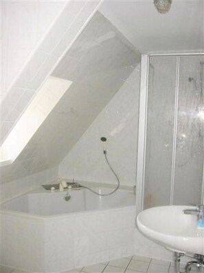 Ducha, secador de pelo, toallas