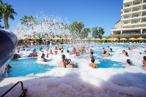 2 outdoor pools, pool umbrellas, pool loungers