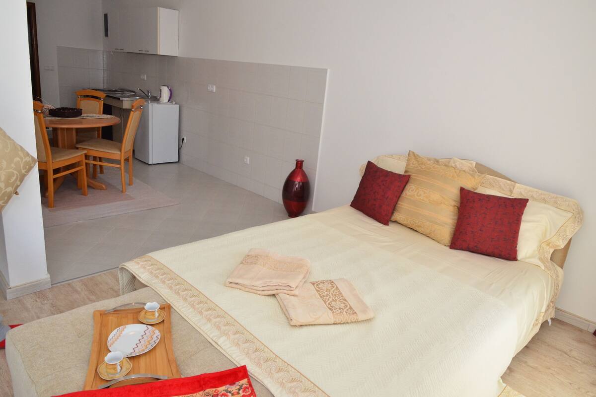Familienapartment, Mehrere Betten, eingeschränkter Meerblick | Kostenloses WLAN