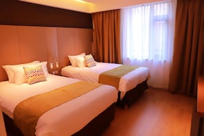 Superior Room, 2 Twin Beds | Desk, iron/ironing board, free WiFi - Campanile Shenyang South Railway Station (Shenyang)