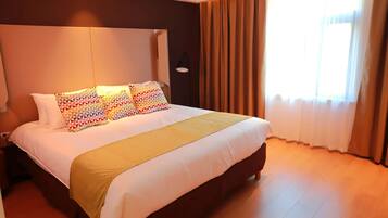 Desk, iron/ironing board, free WiFi