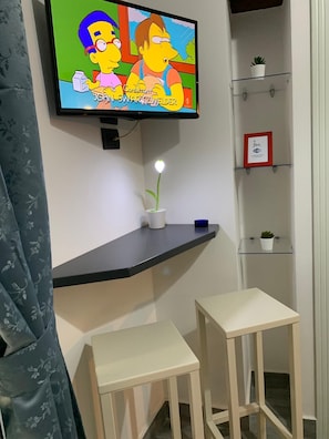 Double Room | Premium bedding, minibar, individually furnished, desk - Franz Guest House (Naples)