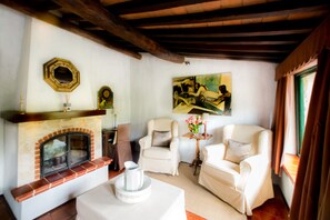 Kamar Double Deluks, pemandangan kebun | Area keluarga | TV layar datar