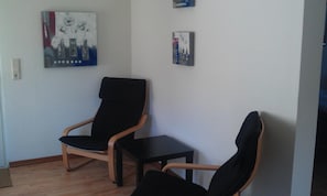 Apartment, 2 Bedrooms, Non Smoking | Living room | 40-inch flat-screen TV with satellite channels - Hotel Stadt Coblenz (Fachbach)