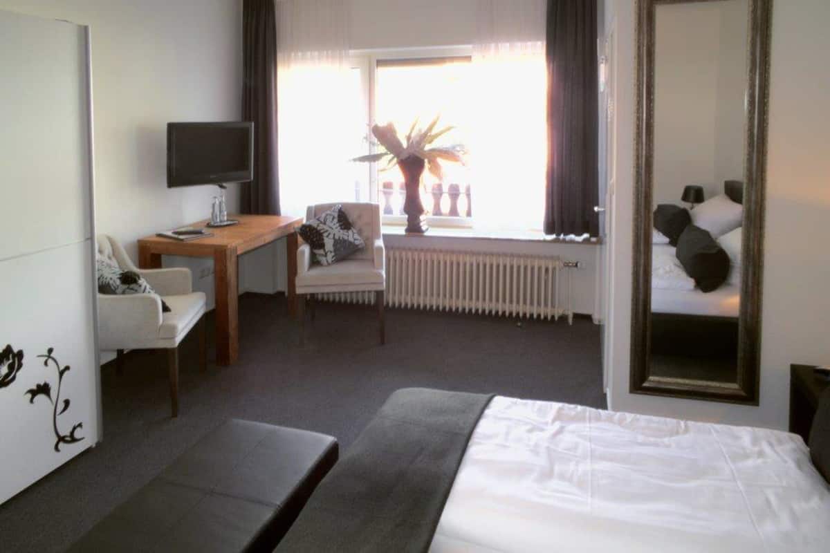 Comfort Double Room, Balcony (Waterbed) | Desk, cribs (surcharge), WiFi (free), bed sheets