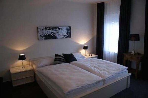 Desk, cribs/infant beds, free WiFi, bed sheets