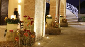 An outdoor area with stone arches, a staircase, and flower planters. - Agriturismo Paradiso (Parabita)