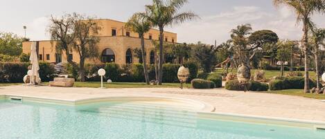 Outdoor pool, pool loungers