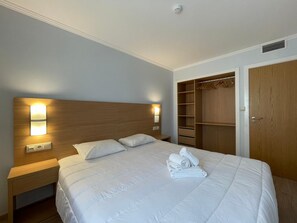 Schallisolierte Zimmer, Bügeleisen/Bügelbrett, kostenlose Babybetten