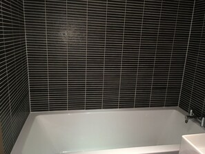 Appartement, 2 chambres, non-fumeurs | Salle de bain | Sèche-cheveux, serviettes fournies