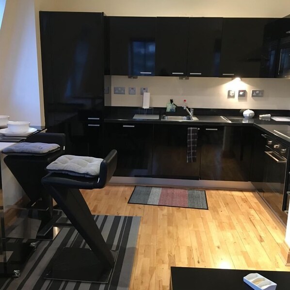 Apartment, 2 Bedrooms, Non Smoking | Private kitchen