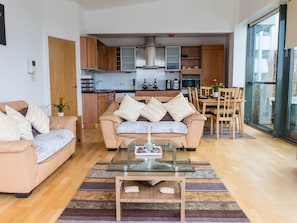 Apartment, 2 Bedrooms, Non Smoking | Living area