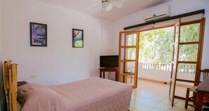 Economy Double Room | Iron/ironing board, free WiFi, bed sheets