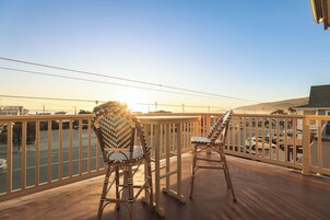 Deluxe Suite, 1 King Bed, Jetted Tub, Ocean View | Balcony