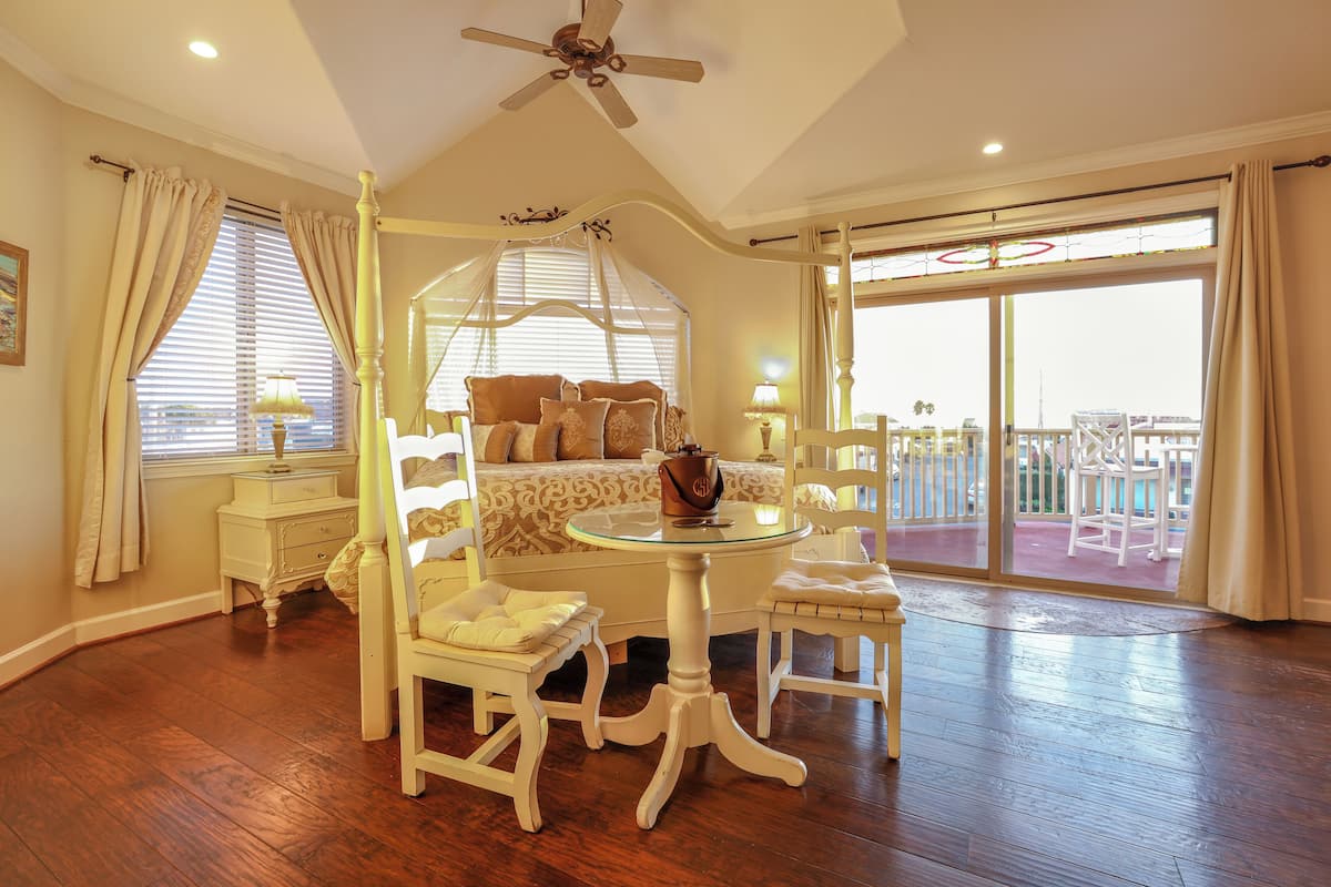 Honeymoon Suite, 1 King Bed, Non Smoking, Ocean View | 1 bedroom, Egyptian cotton sheets, premium bedding, down comforters