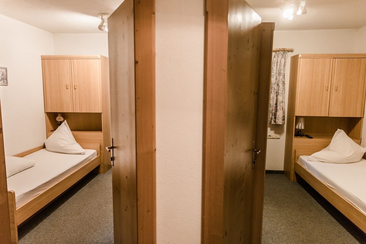 Caja de seguridad en la habitación, wifi gratis y ropa de cama 