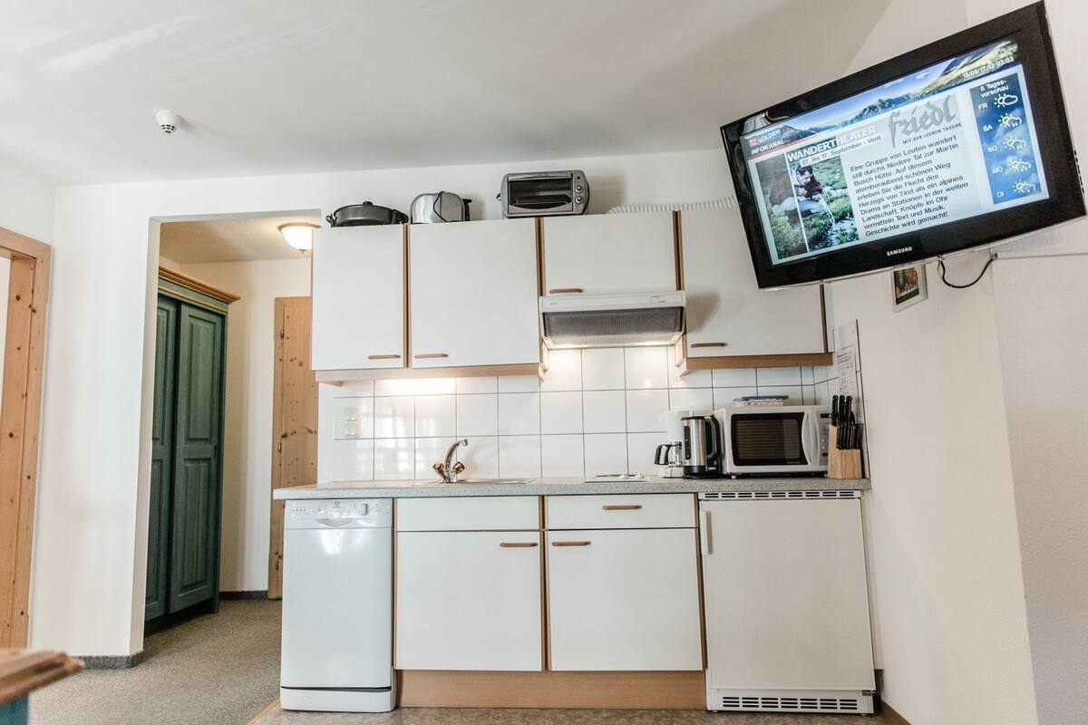 Apartment (2-4 Pax) | Makan dalam bilik