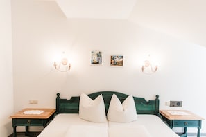 Apartamento (6-9 Pax) | Cofres nos quartos, Wi-Fi de cortesia, roupa de cama