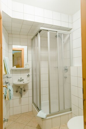 Apartment (6-9 Pax) | Bathroom